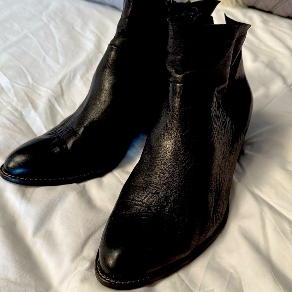 Paul Green Black Leather Ankle Booties